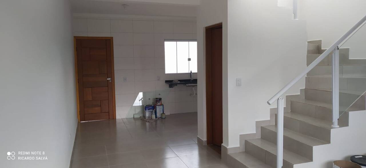 Casa à venda com 2 quartos, 80m² - Foto 2