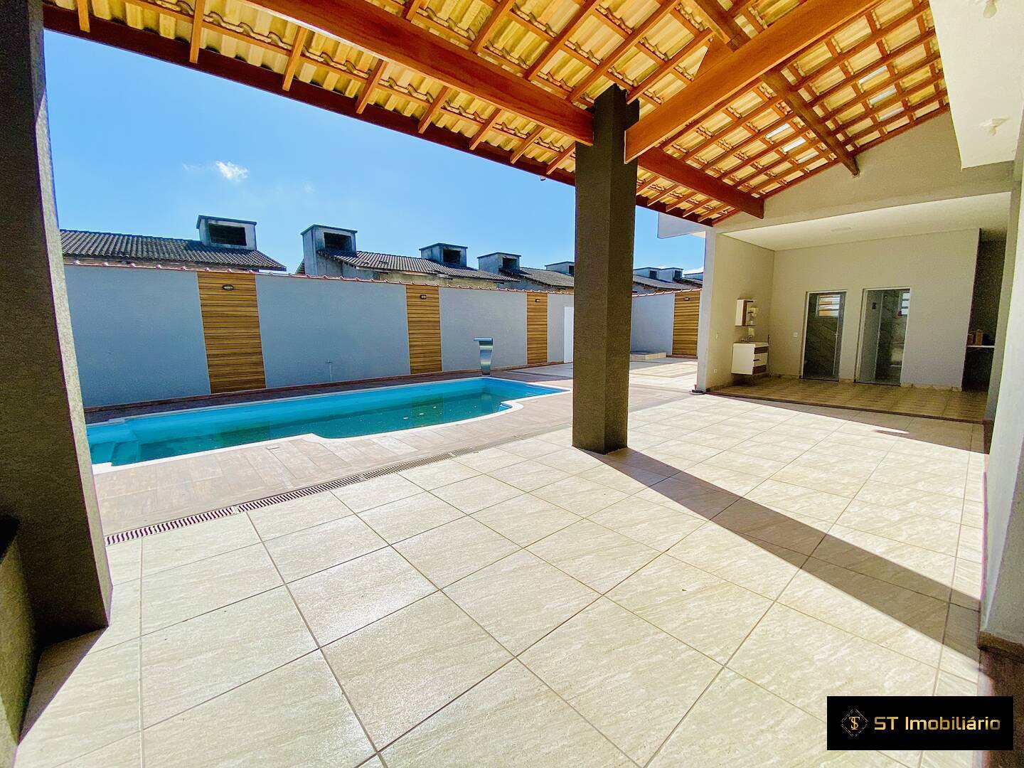 Casa de Condomínio à venda com 4 quartos, 550m² - Foto 4