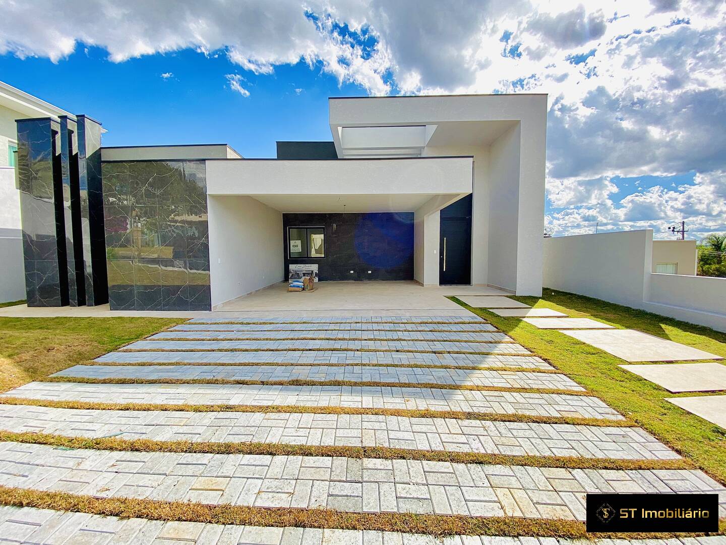 Casa de Condomínio à venda com 3 quartos, 220m² - Foto 1