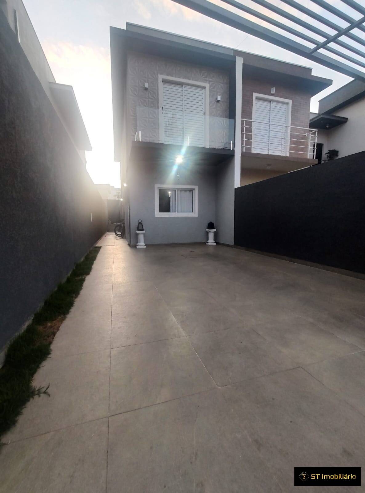 Casa à venda com 2 quartos, 150m² - Foto 1