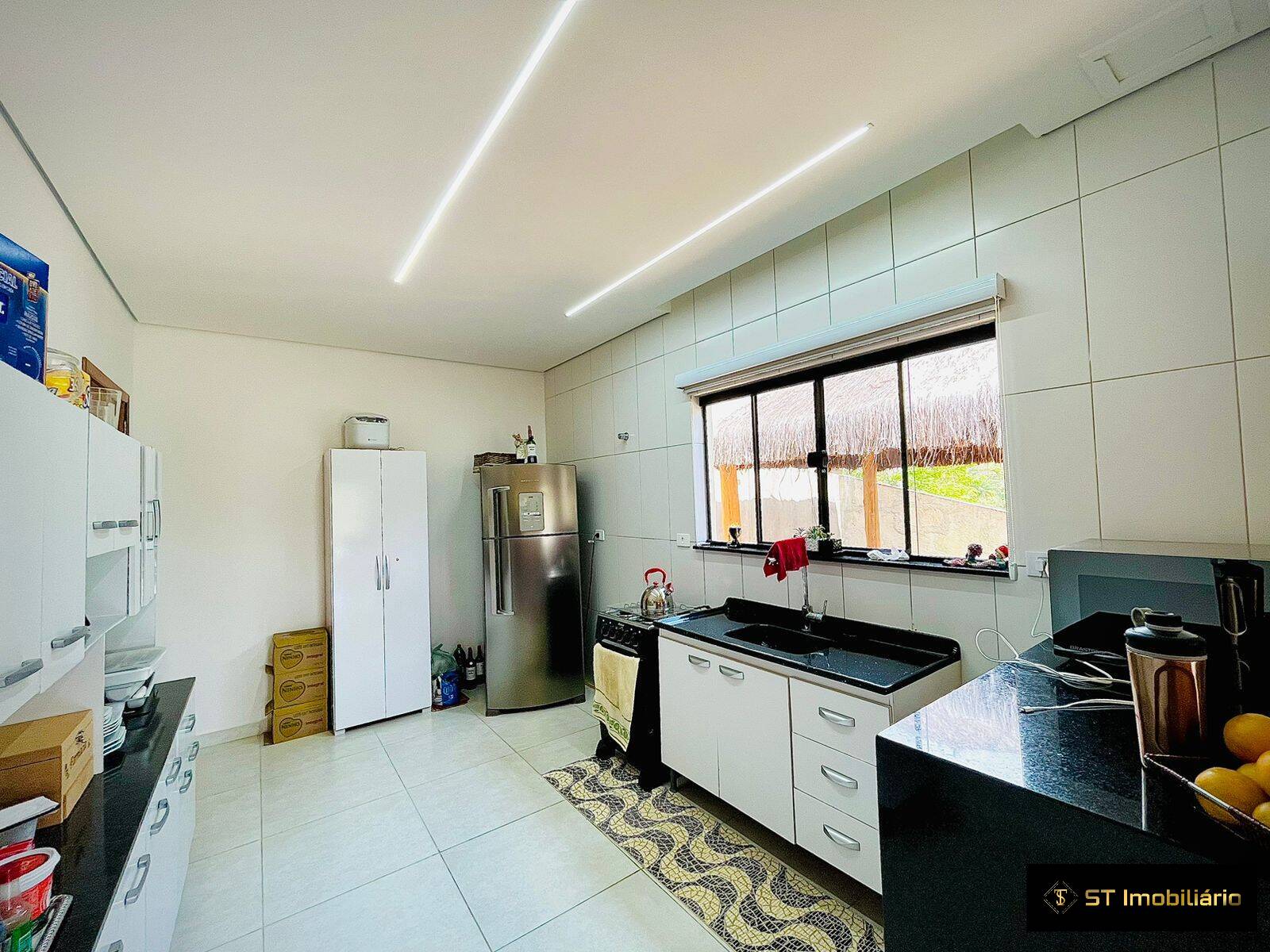 Casa à venda com 3 quartos, 240m² - Foto 9