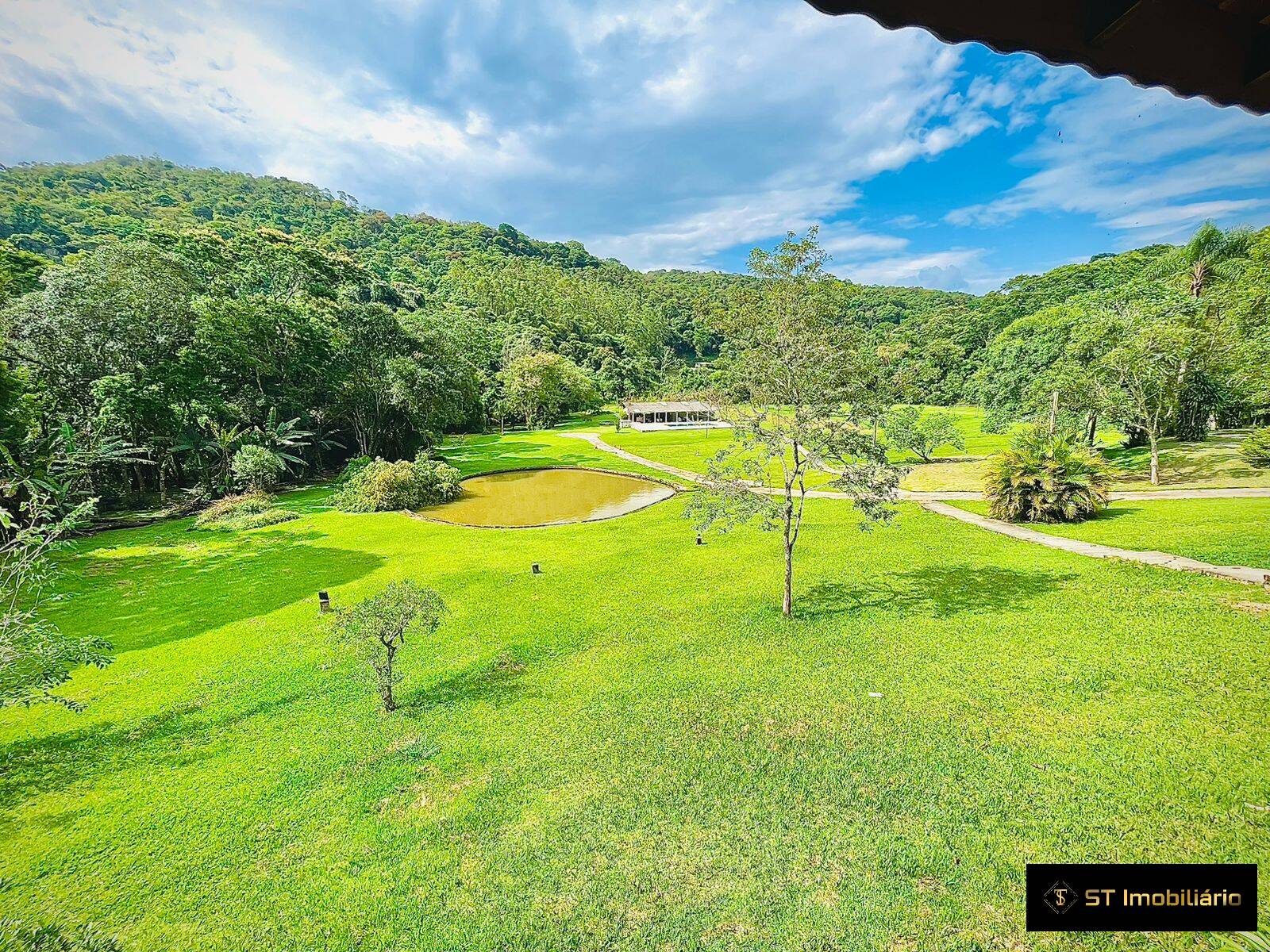 Fazenda à venda com 5 quartos, 1000m² - Foto 1