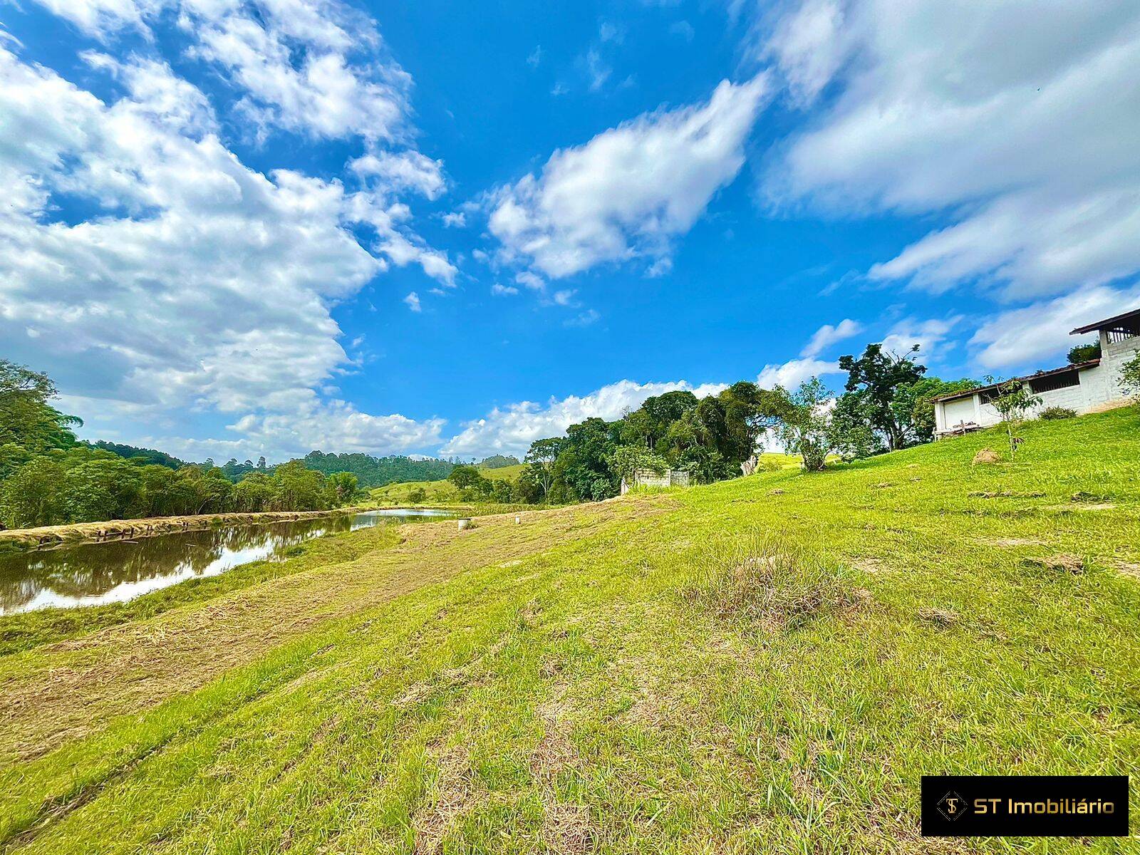 Fazenda à venda com 5 quartos, 450m² - Foto 2