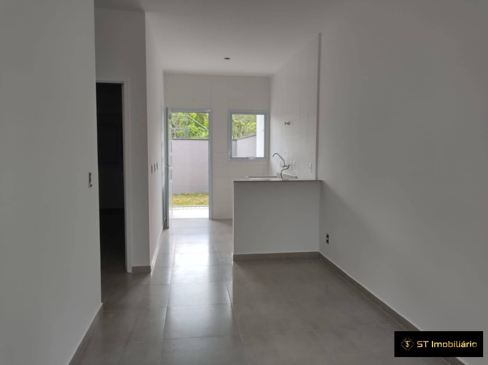 Casa à venda com 2 quartos, 54m² - Foto 14