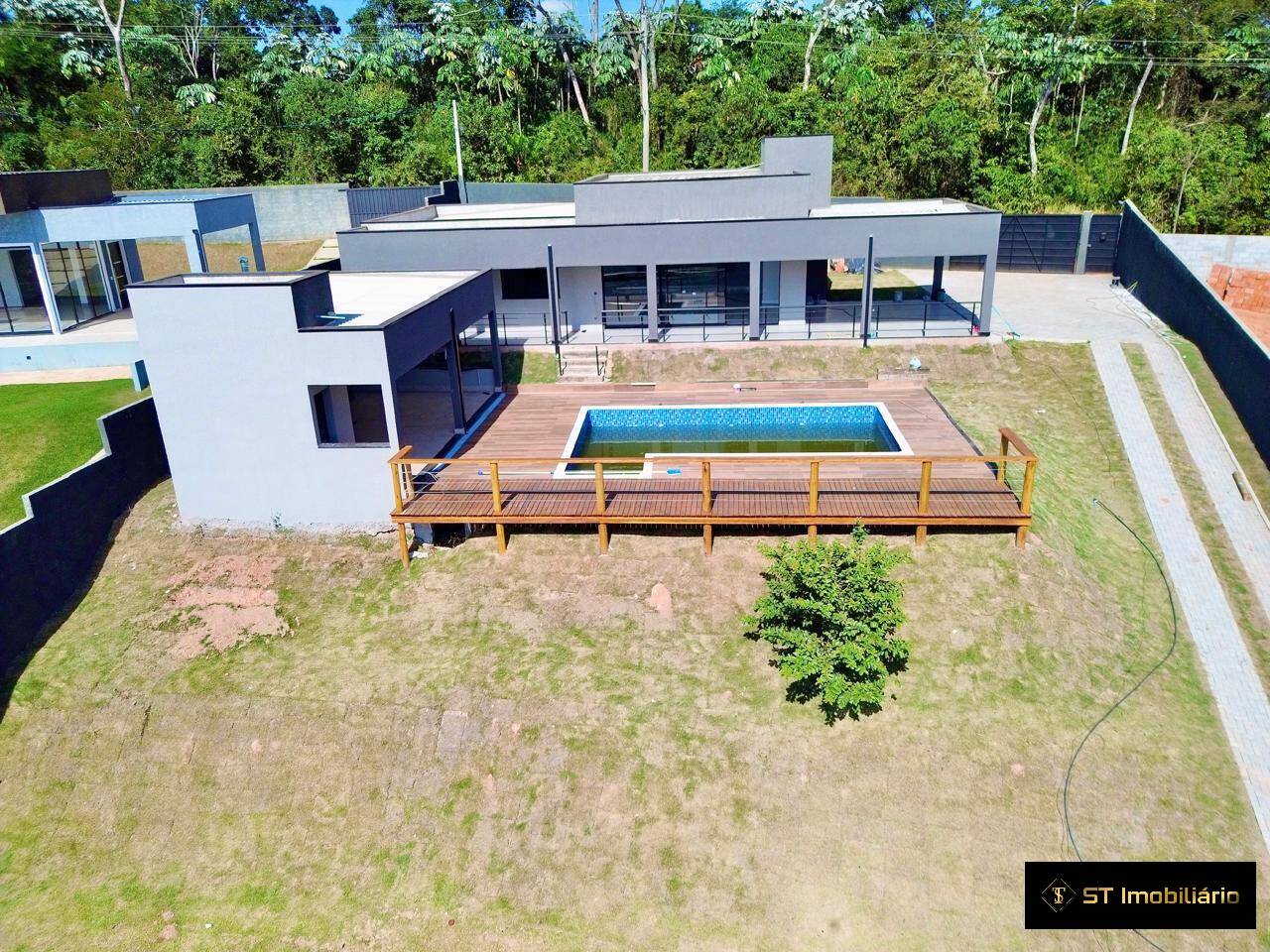 Fazenda à venda com 3 quartos, 220m² - Foto 1