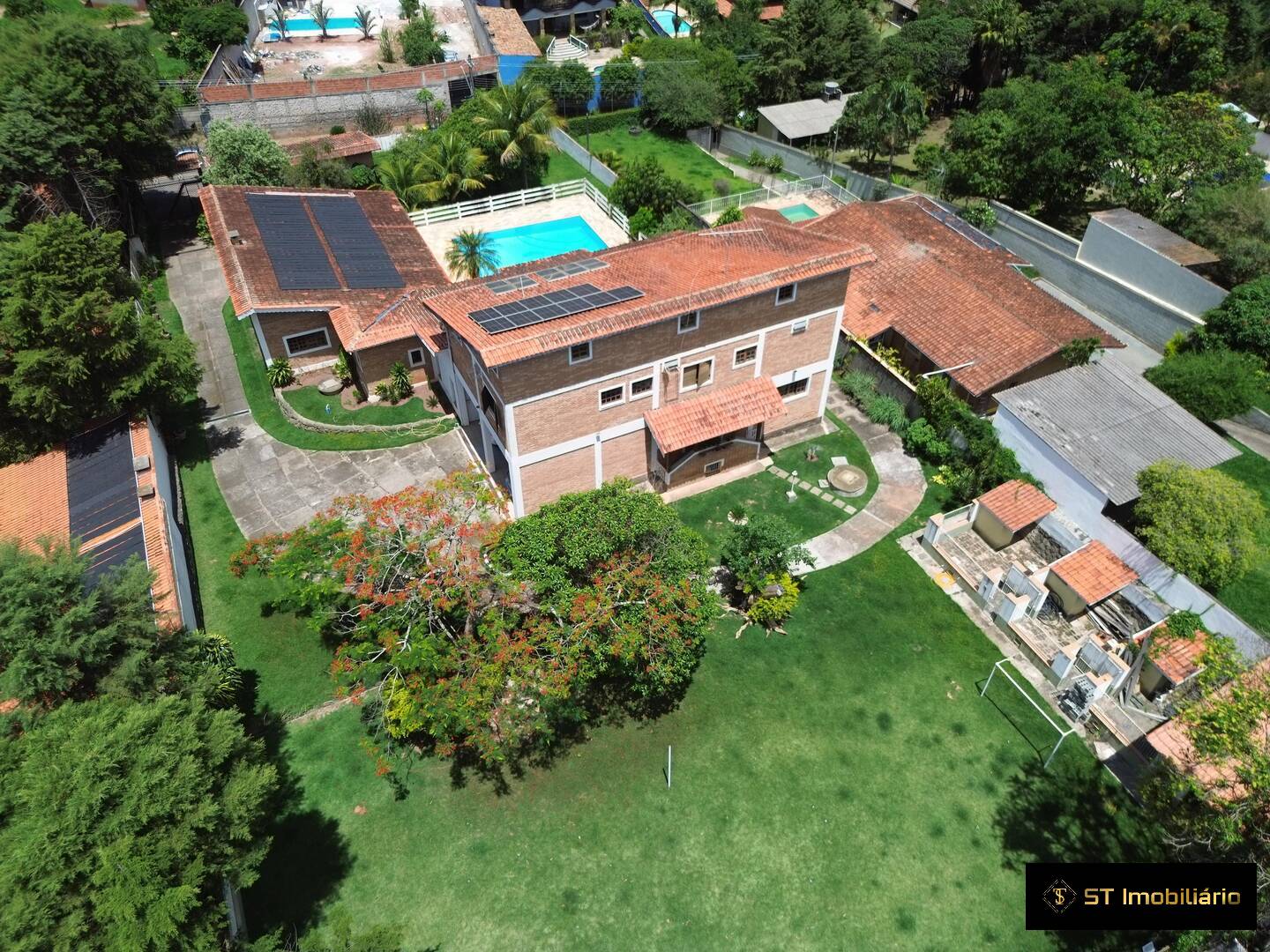 Fazenda à venda com 6 quartos, 780m² - Foto 1