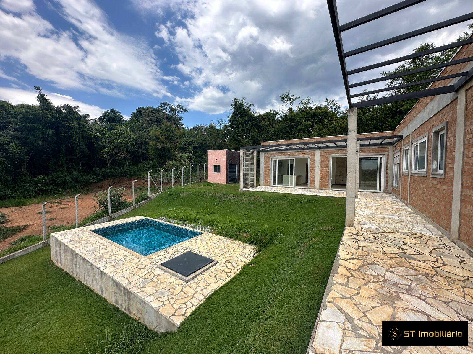 Fazenda à venda com 2 quartos, 185m² - Foto 2